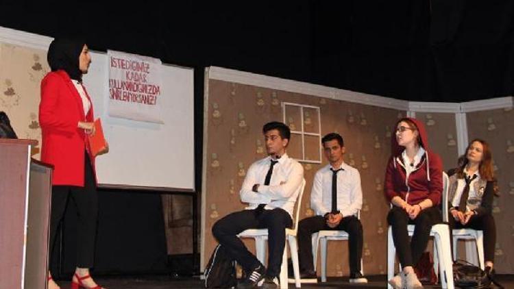 Ortaokul öğrencilerineTeknoloji Bağımlılığı temalı tiyatro etkinliği