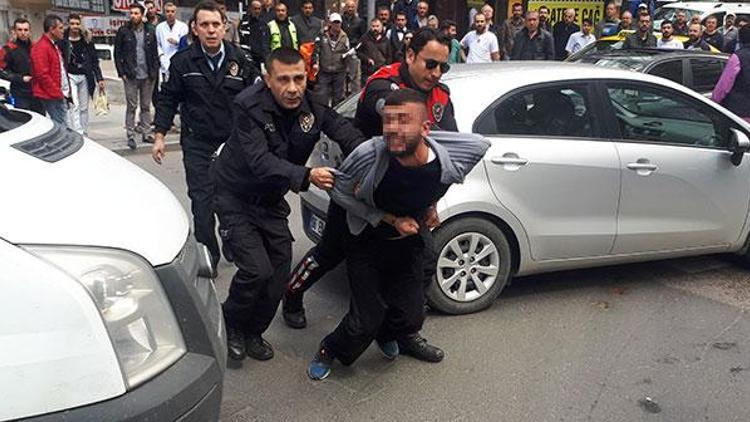 Ankarada sokak ortasında yaşandı... Polise bıçak çektiler