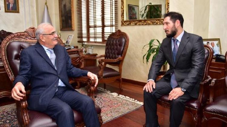 Başkan Yılmaz Afrin’de destan yazan komutanla buluştu