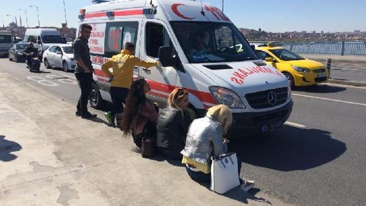 FOTOĞRAF EK//Unkapanı Köprüsündeki kazada 3 kadın turist yaralandı