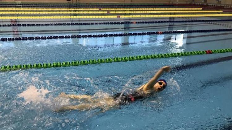 Otizmli Kübra Avrupa Yüzme Şampiyonasına hazırlanıyor