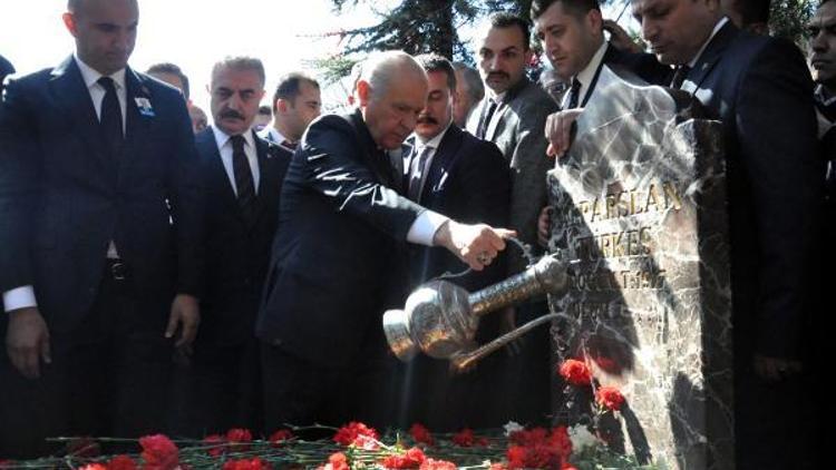 MHPnin kurucu lideri Türkeş, mezarı başında anıldı