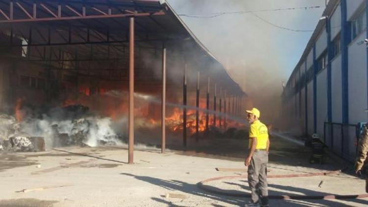 Diyarbakırda ambalaj ve karton fabrikasında yangın çıktı