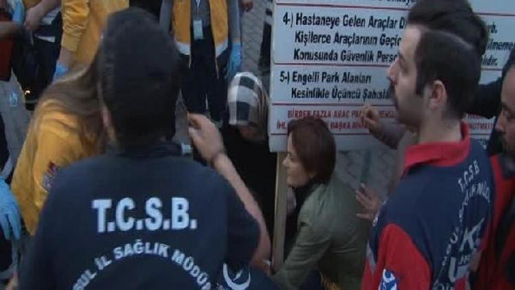 CHP İl Başkanı Kaftancıoğlu yanan hastaneyi ziyaretinde yaralıya müdahale etti
