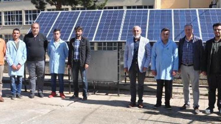 Okulun bahçe aydınlatmasını güneş enerjisinden sağladılar