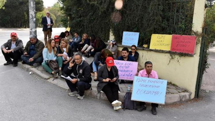 Ege Üniversitesinde çalışan işçilerden güvenlik soruşturmasına karşı oturma eylemi