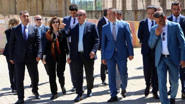 Bakan Çavuşoğlu ve eşi, Afrin şehitleri için fidan dikti