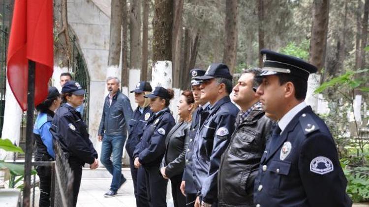 Şehit Kaplan, Polis Haftasında mezarı başında anıldı