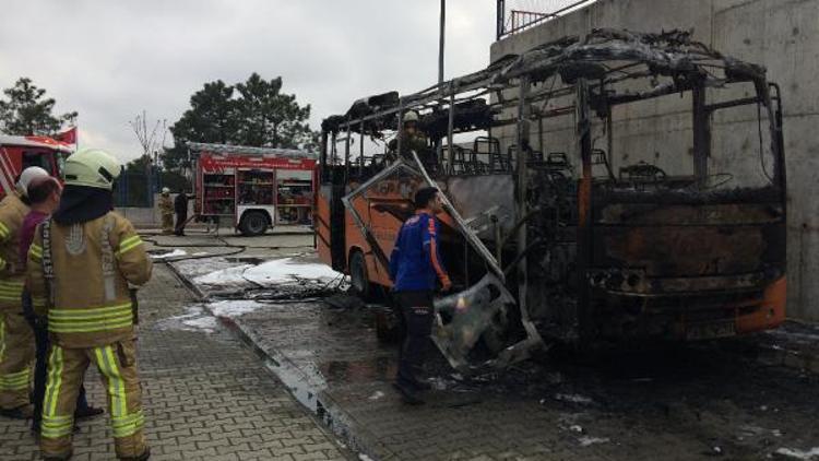 AFAD binası içinde otobüs yangını 2