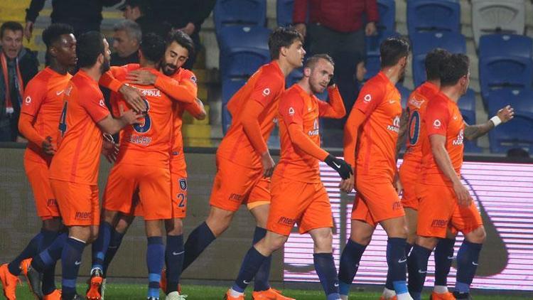 Başakşehir Galatasaraya 3 puanla gidiyor