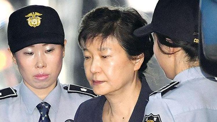 Eski Güney Kore Devlet Başkanı’na 24 yıl hapis