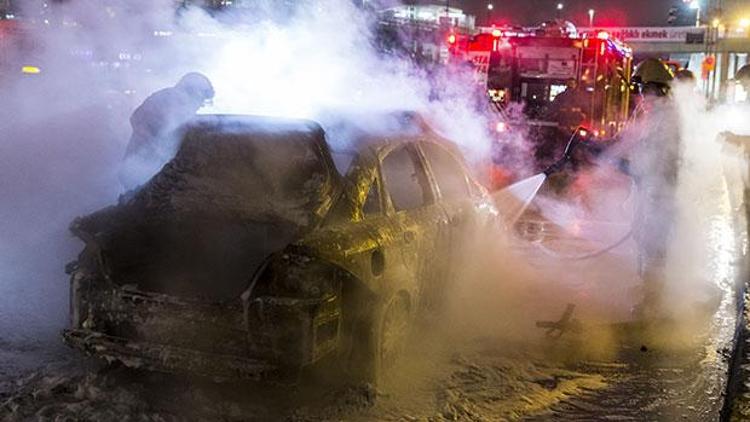 Taksi bir anda yanmaya başladı, sürücü canını zor kurtardı
