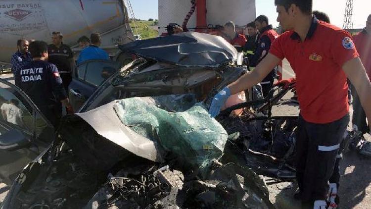 Adanada TIRla otomobil çarpıştı: 1 ölü, 1 yaralı