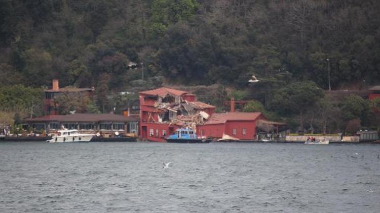 /ek fotoğraflar // İstanbul Boğazında gemi yalıya çarptı