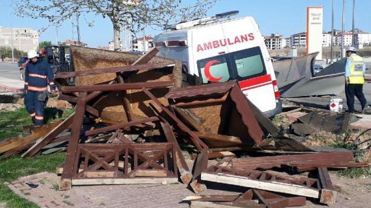 Elazığda ambulans ile otomobil çarpıştı: 7 yaralı