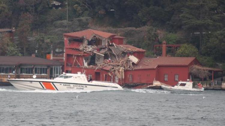 Ek fotoğraf// İstanbul Boğazında gemi yalıya çarptı