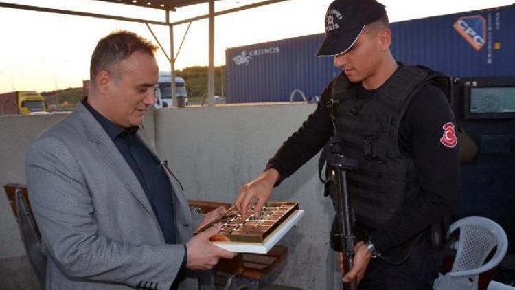 Başkan Çetin, polisleri ziyaret etti