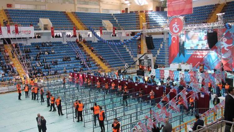 Trabzonspor’da 73’üncü Olağanüstü Genel Kurul’un ikinci günü başkan adaylarının konuşmaları ile başladı