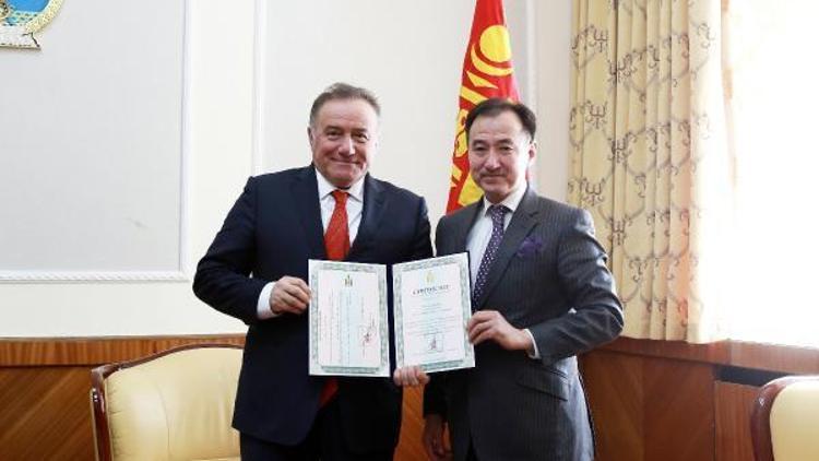 Enver Yücel’e Moğolistan Kültür Elçiliği Nişanı verildi