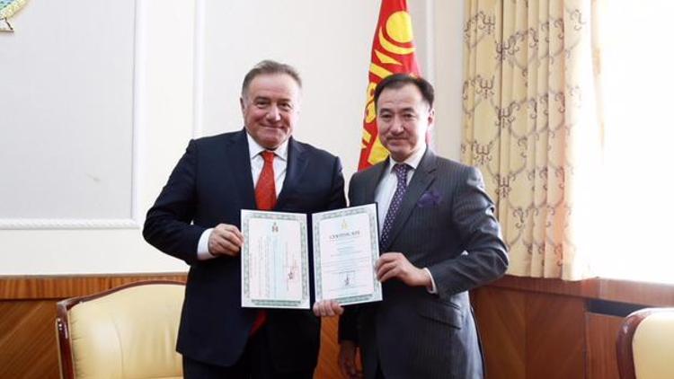 Enver Yücel’e ‘Moğolistan Kültür Elçiliği Nişanı’ verildi