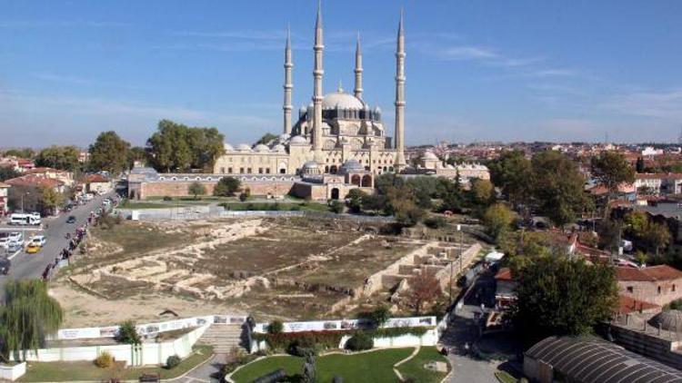 Kültür Bakanlığı, Selimiye Camisi önündeki Yemiş Kapanı Hanı projesini iptal etti