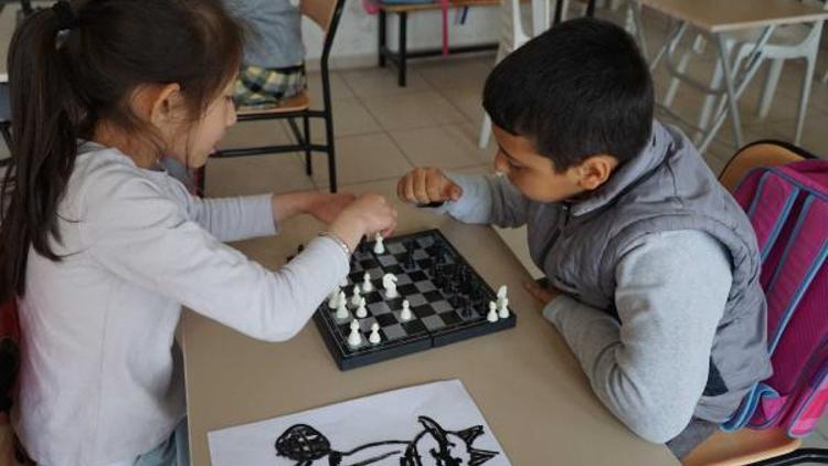 Öğrencilerden satranç kursuna yoğun ilgi