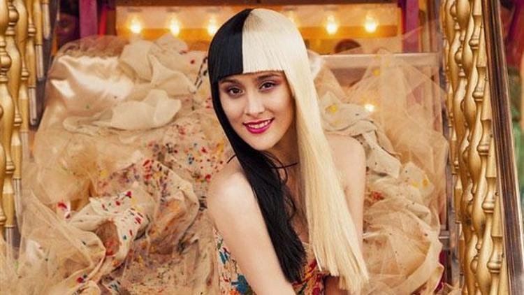 Popstar kulisi bu hafta ünlü şarkıcı Elif Kaya’ya emanet