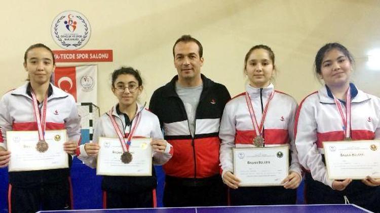 Sanko Okulları tenişçileri şampiyonaya gidiyor