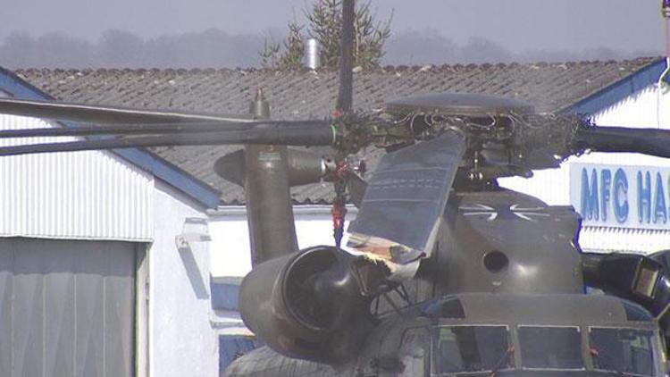 Almanya’da askeri helikopter kuleye çarptı