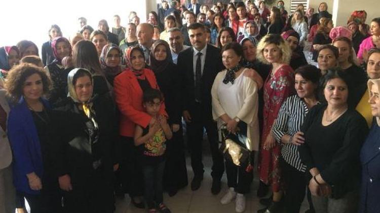 Alaşehirde AK Partili kadınlar Kocatürk ile devam dedi