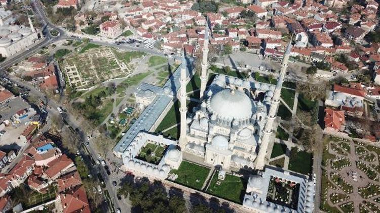 Selimiye Camiinde silüet endişesi