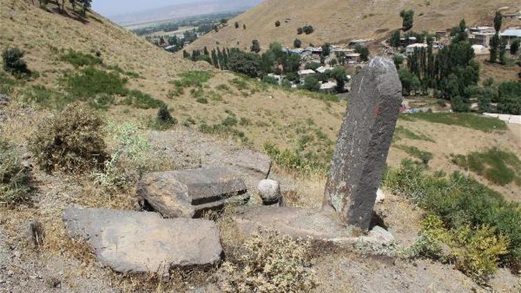 Bitliste Osmanlı Dönemine ait yeni mezar taşları bulundu