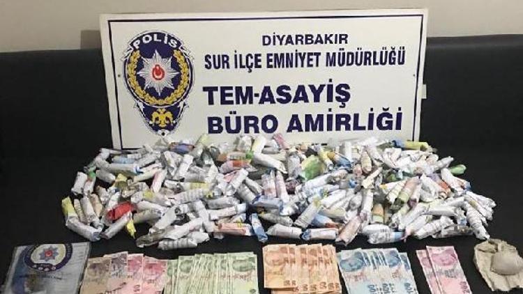 Diyarbakırda uyuşturucu tacirlerine polis baskını: 3 gözaltı