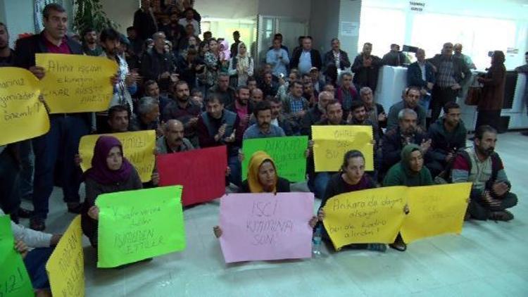 CHPli vekillerden, Diyarbakırda işten çıkarılan belediye işçilerini destek ziyareti