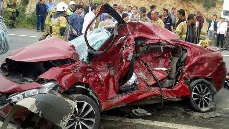 Kavşakta kaza: Anne- baba öldü, 2 çocukları yaralandı