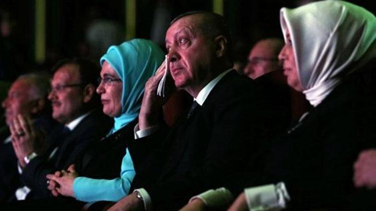 Erdoğan, Roman Buluşmasında gözyaşlarını tutamadı