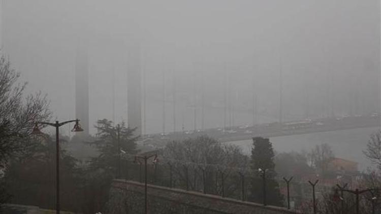 İstanbul Boğazı’nda sis etkili oldu