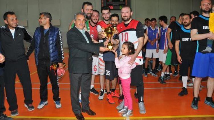 Akşehirde basketbol turnuvasının şampiyonu Adsız Mahallesi takımı oldu