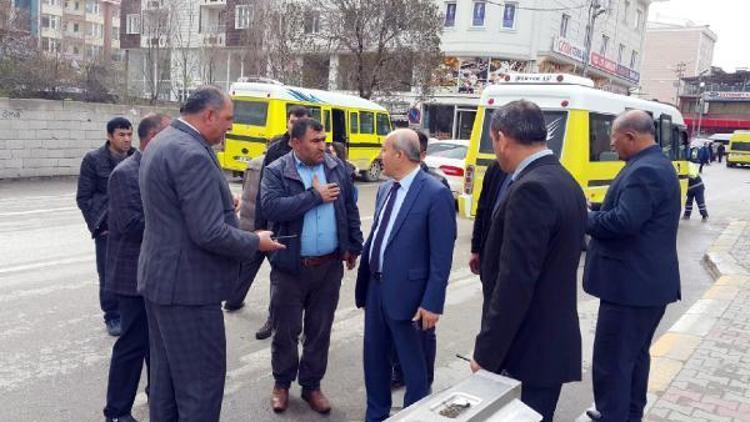 Van Büyükşehir Belediyesi, kentteki minibüs duraklarını denetledi