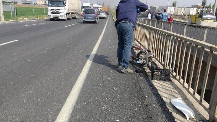 Nusaybinde minibüs çarpan bisiklet sürücüsü öldü