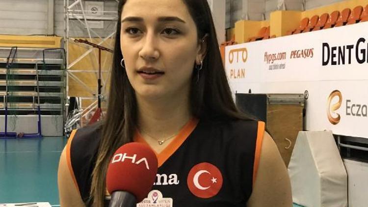 Eczacıbaşı VitrAnın smaçörü Hande Baladın: Ülkemizde bayan sporlarının popülaritesi erkek sporlarına göre daha az