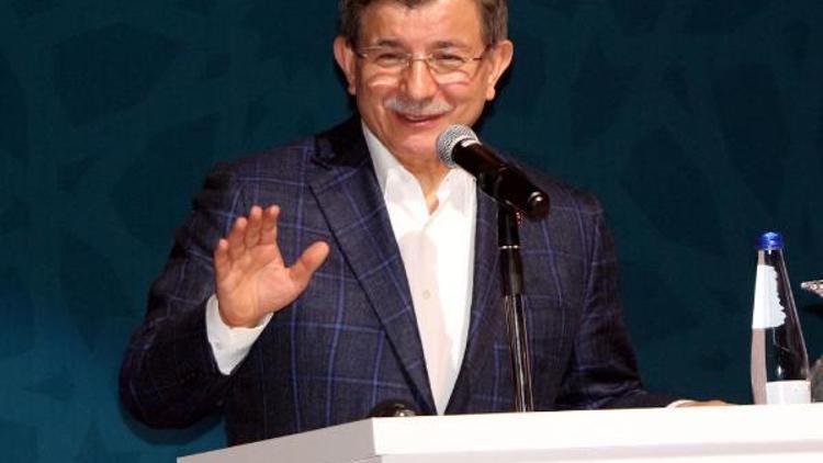 Davutoğlu: 7 yıldır zalim rejim, Suriyeli kardeşlerimizi katlediyor