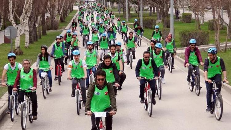 Öğrenciler, olimpiyata destek için 12 kilometre pedal çevirdi
