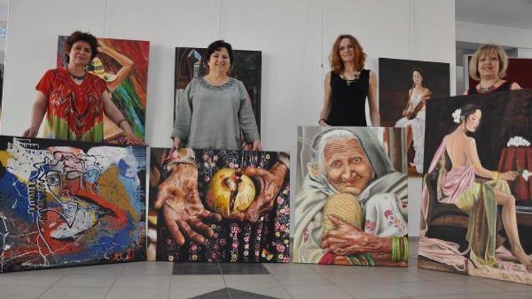 Biri Alman dört kadın emekli öğretmenden resim grubu