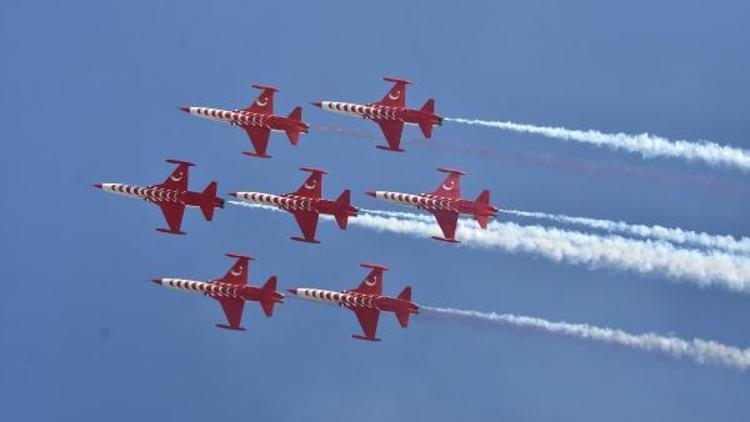 Solo Türk ve Türk Yıldızlarından Konya semalarında gösteri