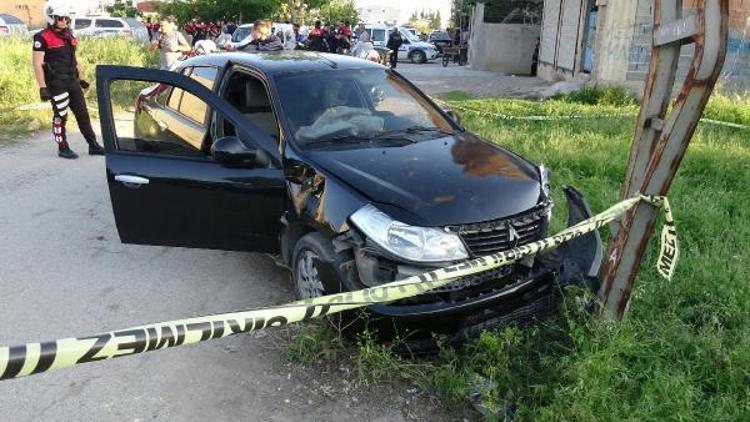 Polis, dur ihtarına uymayan otomobile ateş açtı: 2 yaralı