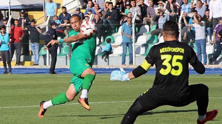 Brezilyalı golcü Kahe futbol kariyerini sonlandırdı