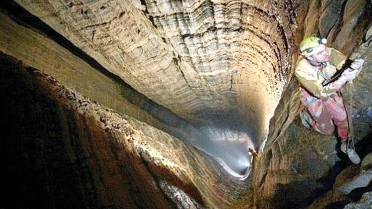 Arzın merkezine inen mağara