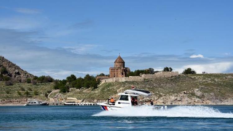 İnci kefalini jandarma koruyor