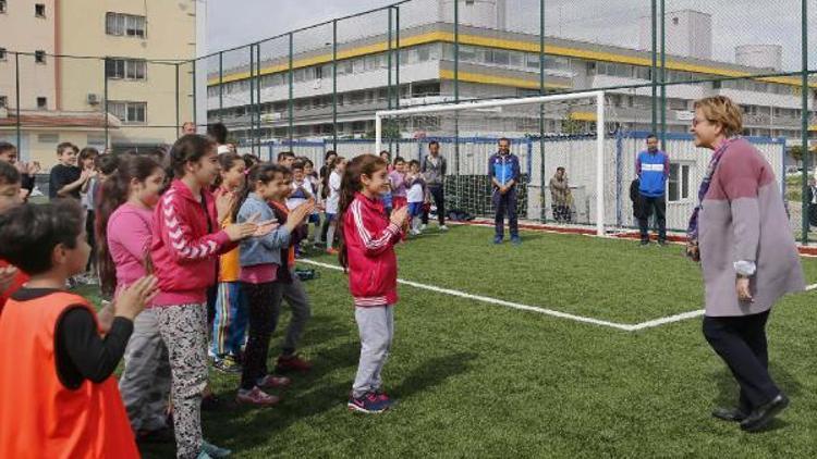 İzmir sporuna yeni futbol sahası